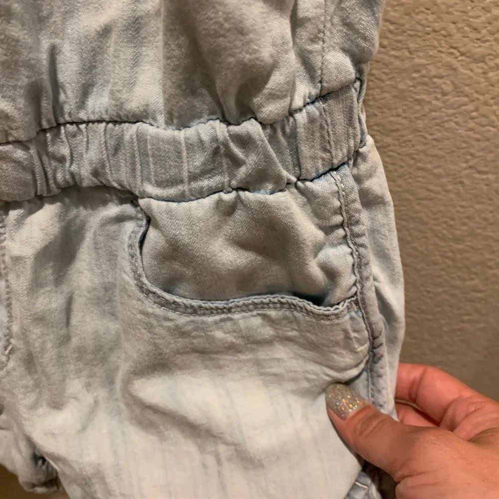 Levi's White Wash Romper w/ Embroideries - Picture 4 of 5